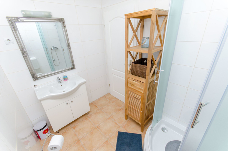 Bathroom 4, House Nikolina, Marina