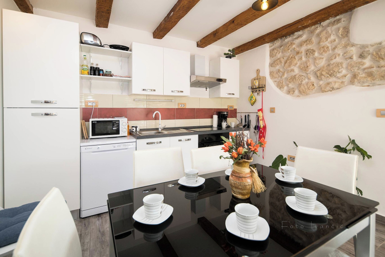Others 5, Villa Odiseja, Vinodolska