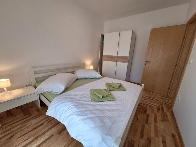 Room 2, House Sanleon, Vinodolska
