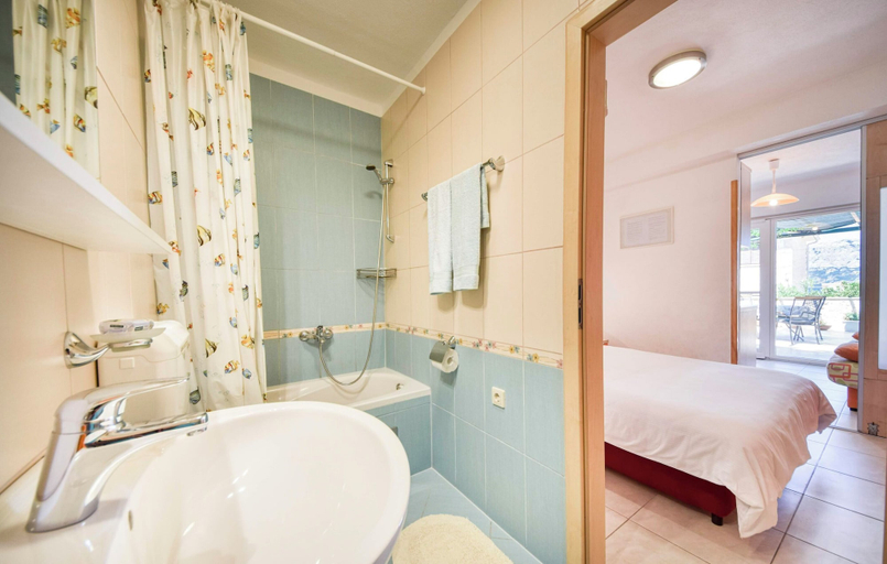 Bathroom 3, Apartment Ennio, Selca