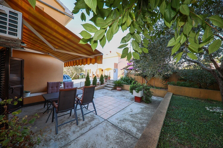 Others 4, Apartment Gaspe, Preko