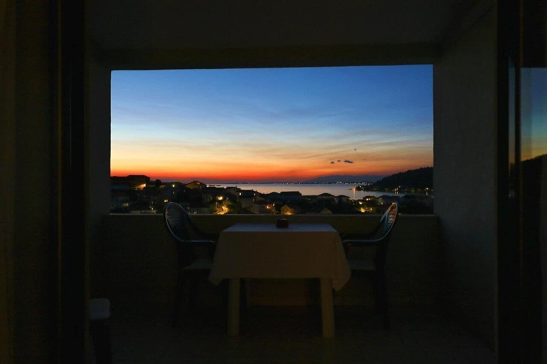 Food & Drinks 5, Apartments Novis, Kali