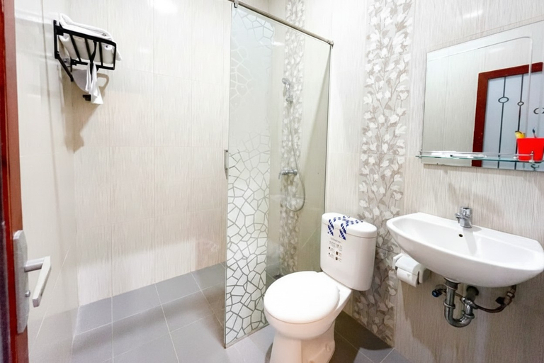 Bathroom, Hotel Baritaland Balige, Toba