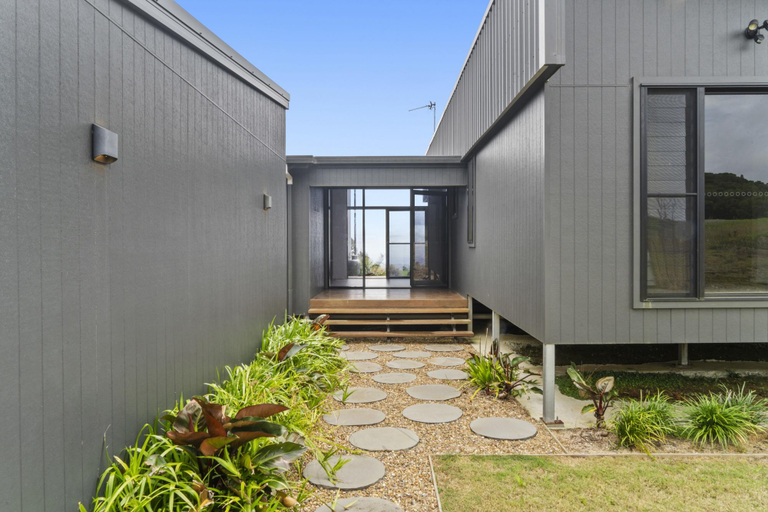 Exterior view 5, Scenic House with Private Yard & BBQ Area, Gold Coast
