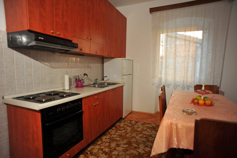 Private kitchen 3, Apartments Piv, Sutivan
