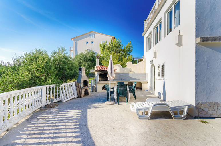 Courtyard 4, Rooms Mladen P, Lopar/Supetarska Draga