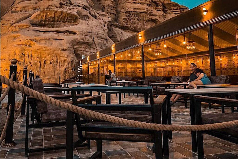 Outdoor dining 3, Victoria Luxury Camp, Quaira