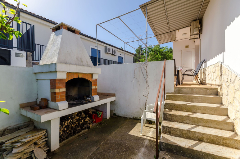 BBQ/picnic area, Apartment Rustic, Jelsa