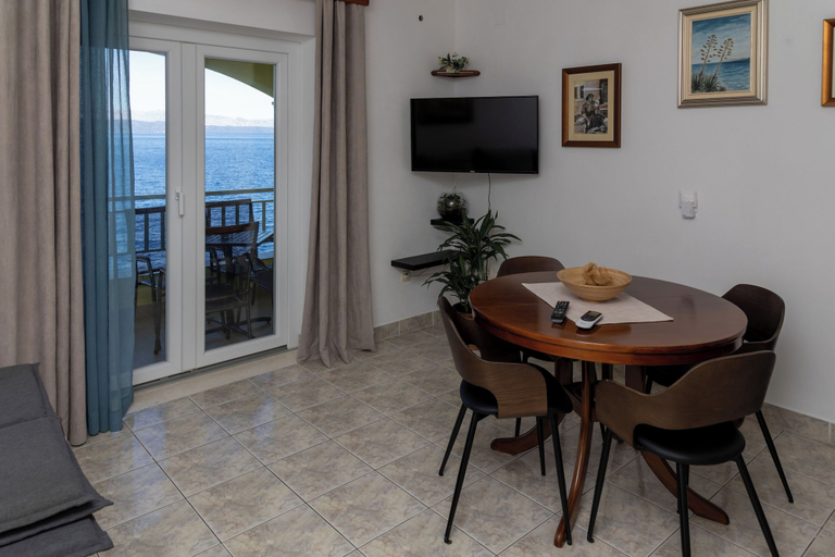 Dining 5, Apartments Dijana, Blato