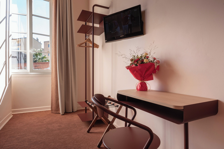 Others 5, Hôtel Louvia, Alpes-Maritimes