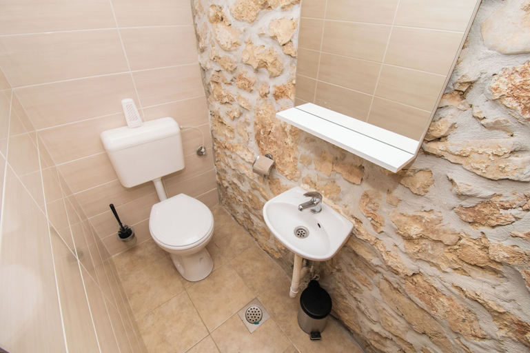 Bathroom 4, House Stone Curlew 1, Polača