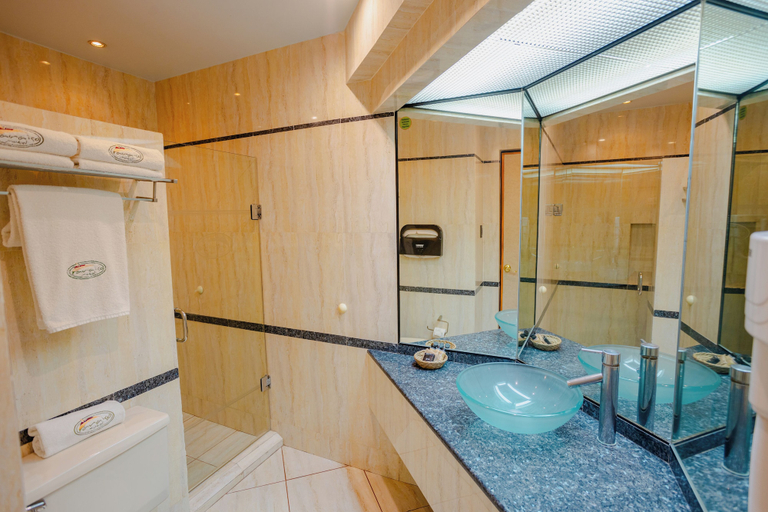 Bathroom, Motel Paraiso, Mexicali