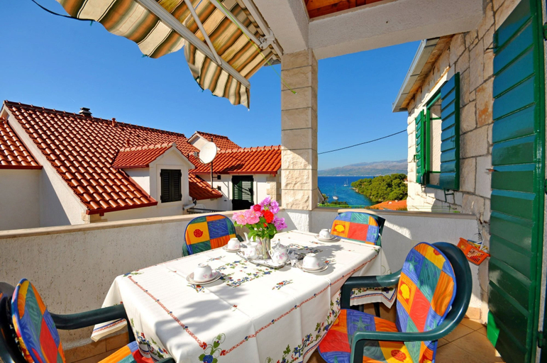 Food & Drinks 5, Apartments Gorana, Supetar