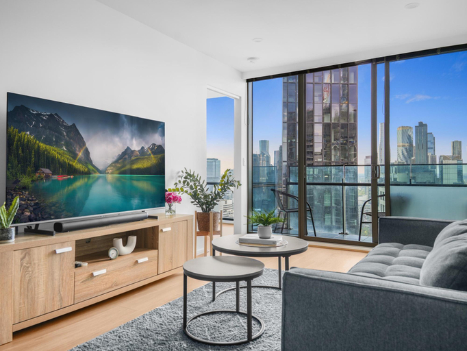 Separate living room 4, Stylish 2-Bed Apartment with Stunning City Views, Melbourne