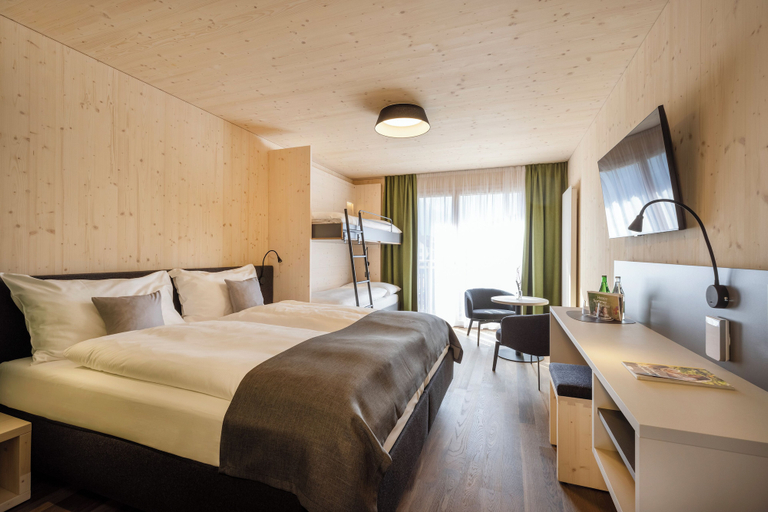 Bedroom 3, AVES Hotel Savognin, Albula