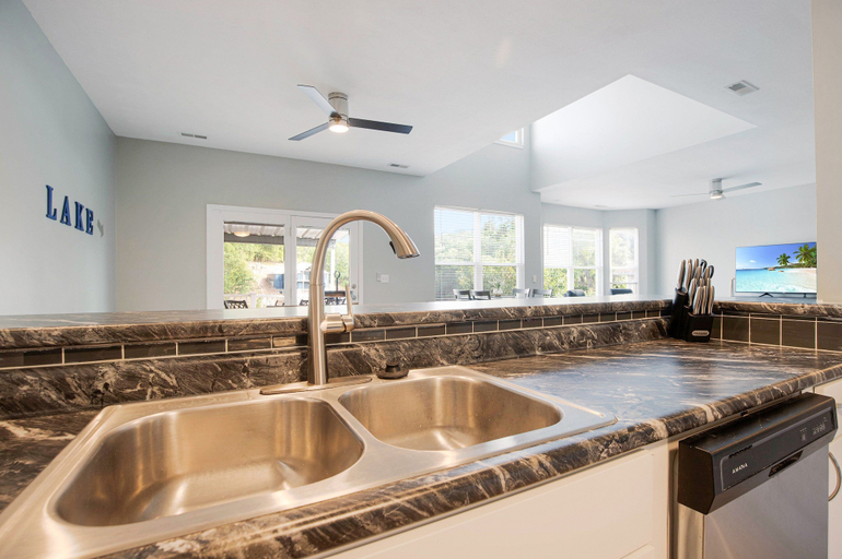Private kitchen 4, Sleeps 30! Decks, Docks & Lake Life!, Camden