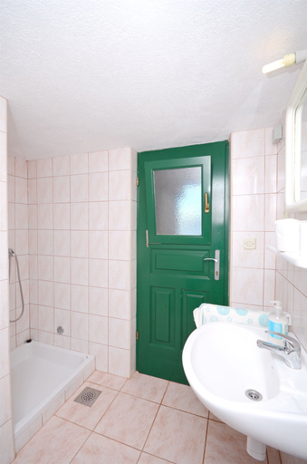 Bathroom 3, House Krunoslav, Postira