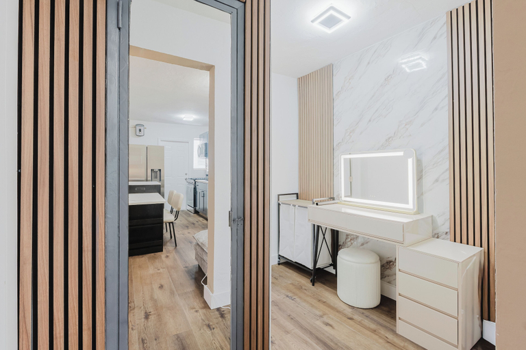 Bathroom 2, MB Playa Hotel and Apartments, Miami-Dade