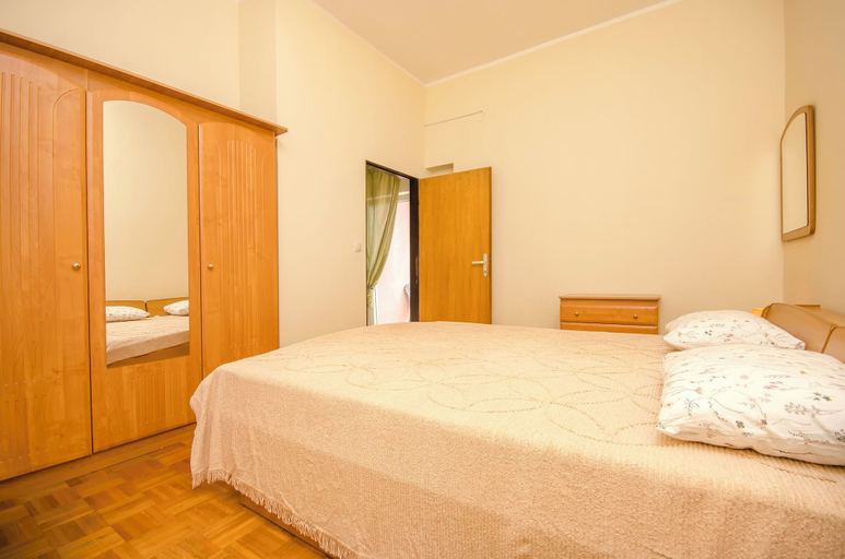 Room 4, Apartments Peaceful Port, Vodice