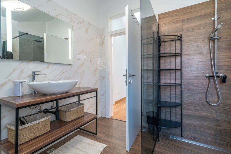 Bathroom 2, Apartment Vaya, Okrug