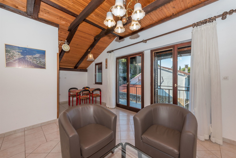 Others 4, Apartment Lidija, Tisno