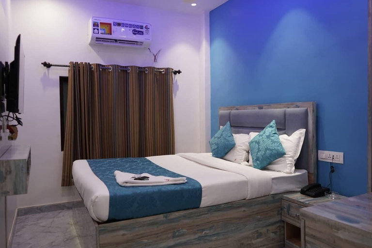 Room 3, Hotel New 7AM, Mumbai Suburban