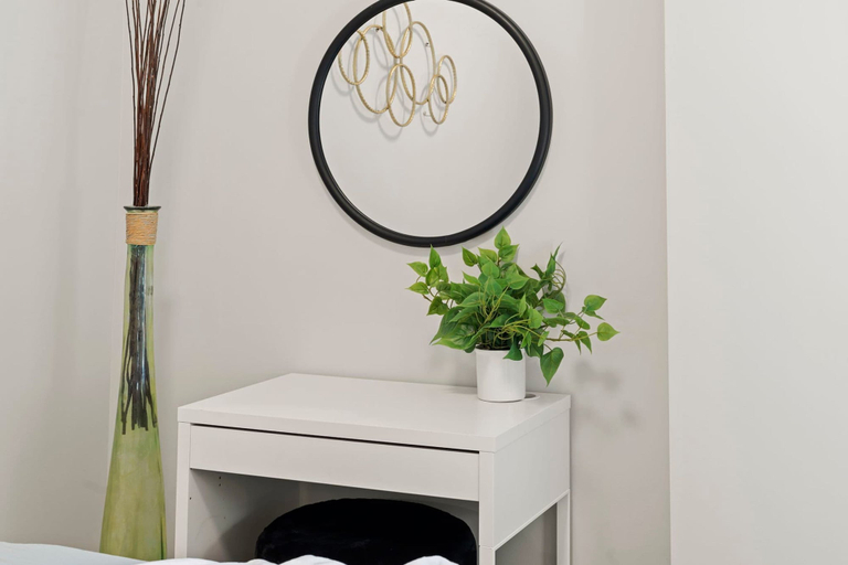 Room 3, New Building in Med District - Modern 2bed 2bath, Cook