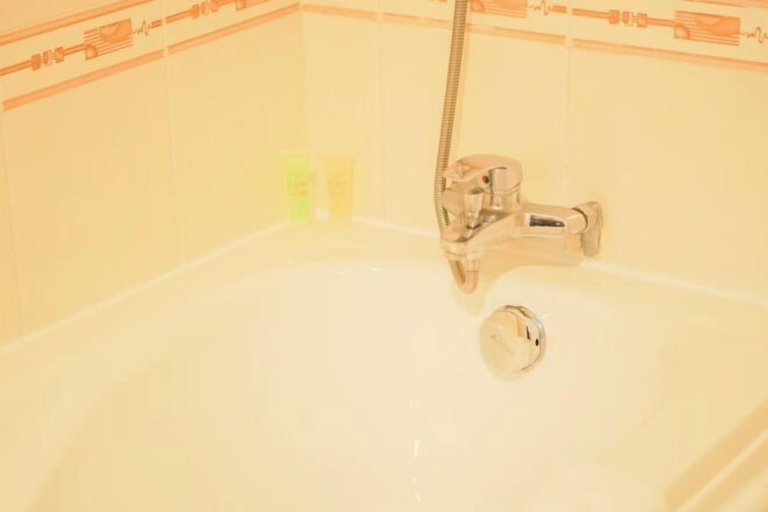Bathroom 4, Hoa Binh 1 Hotel, Long Xuyen Township