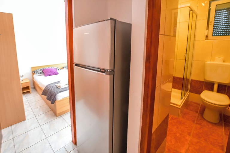 Bathroom 4, Apartments Rucmarin, Pakoštane