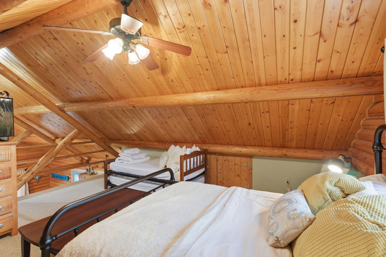 Room 4, Lakefront Log Cabin With Private Dock, Two Decks & Cozy Comfort at 35mm in Sunrise Beach, Camden