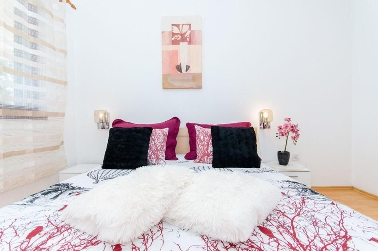 Bedroom 4, Apartments Otjana, Marina