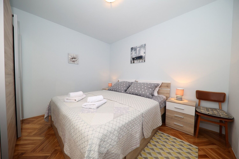 Bedroom 2, Apartment Gaspe, Preko