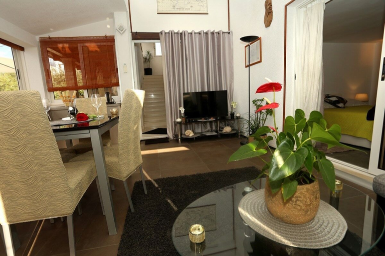Private kitchen 2, Apartments Hermes, Okrug