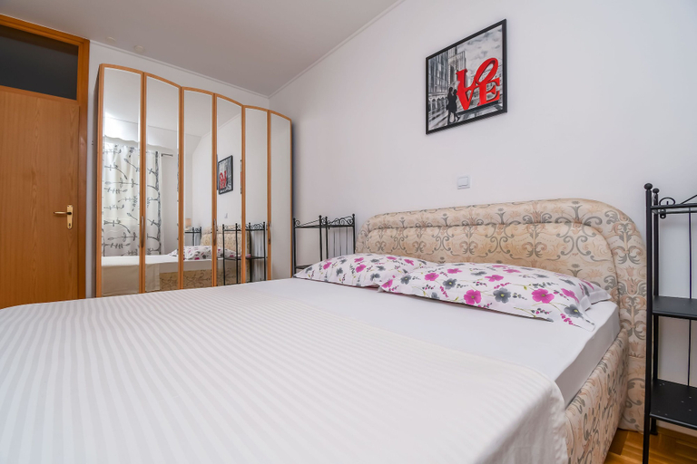 Bedroom 2, Apartment Dani, Trogir
