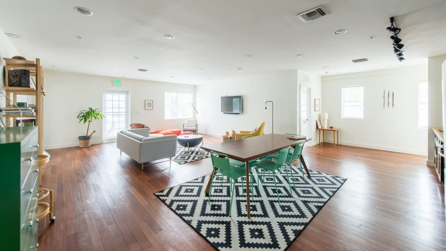 Room 2, 3 Bedrooms I Sleeps 8 I Best Value in South Beach, Miami-Dade