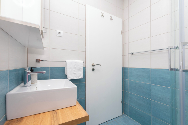 Bathroom 3, Apartments Marijo, Baška Voda