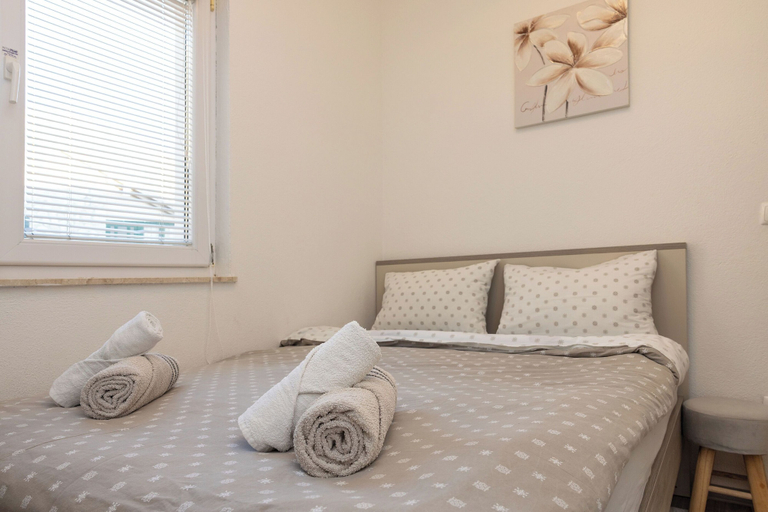 Bedroom 3, Apartments Nina & Mili, Podgora