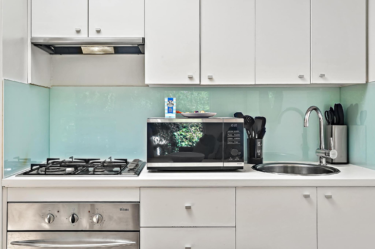 Kitchen 5, Bright 2-Bed Apartment in South Yarra, Melbourne