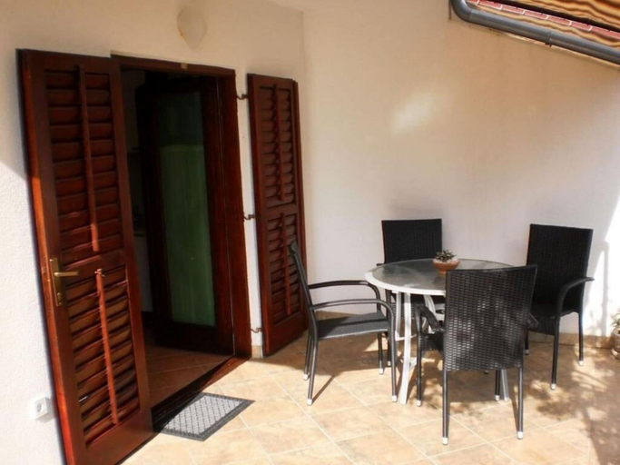 Others 5, Apartment Tomislav, Okrug