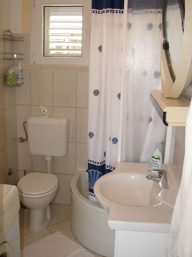 Bathroom 2, Apartment Slavica, Supetar