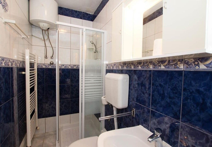 Bathroom 4, Apartments Juri, Sućuraj