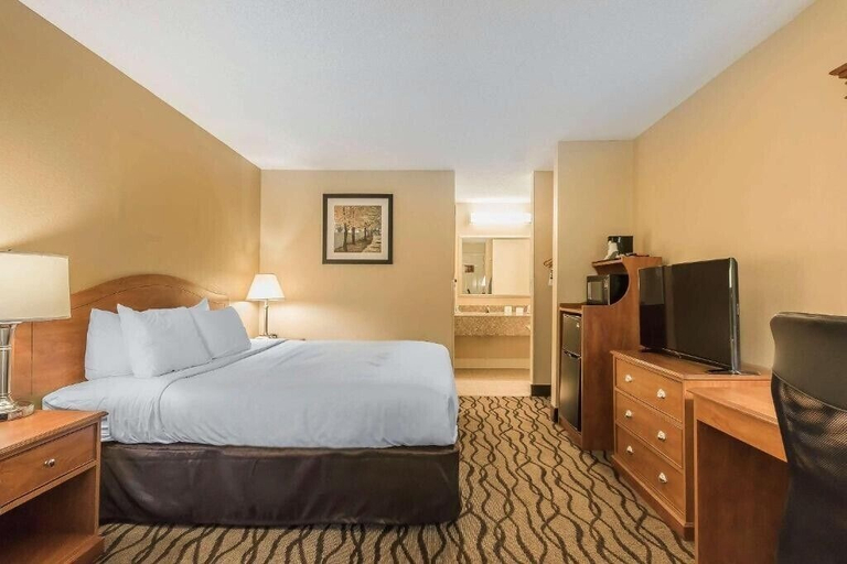 Bedroom 2, The Riverstone Hotel Charleston-Sikeston, Mississippi