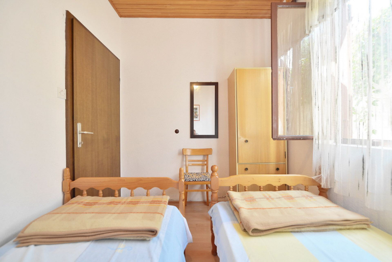 Bedroom 2, Apartments Goran, Brela