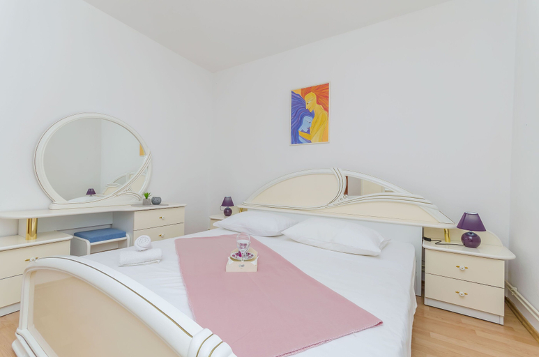 Bedroom 3, House Roko, Marina