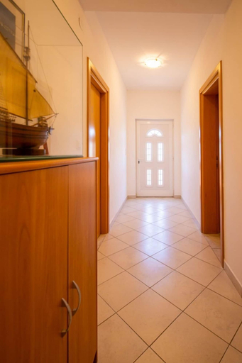 Others 5, Apartments Den, Pašman