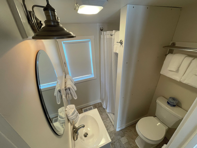 Bathroom 4, Red Caboose Motel, Lancaster