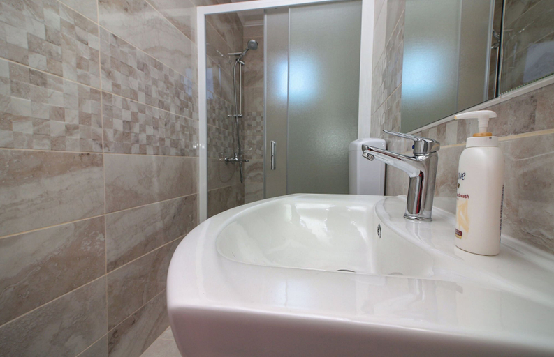Bathroom 3, Apartment Conte Cikara, Primošten