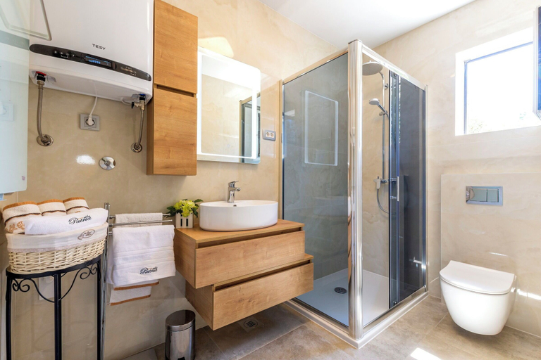 Bathroom 2, Villa Patria, Rogoznica