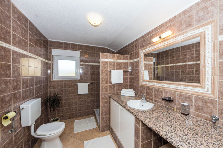 Bathroom 2, Apartment Yasmin, Vinodolska