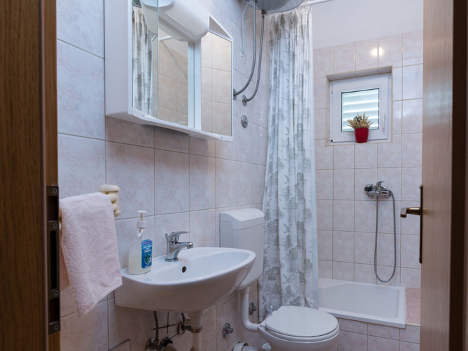 Bathroom 3, Apartments Miranda, Marina